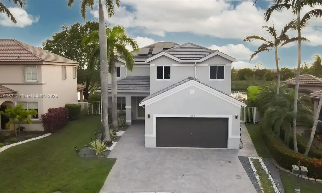 1828 Aspen Ln, Weston FL 33327