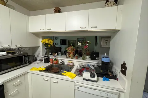 4962 SW 32nd Ter, Dania Beach FL 33312
