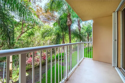 619 E Sheridan St # 204, Dania Beach FL 33004