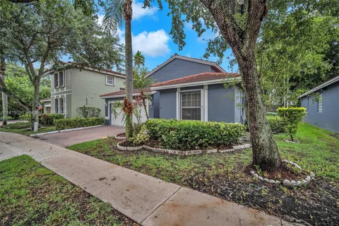 1624 SW 149th Ave, Pembroke Pines FL 33027