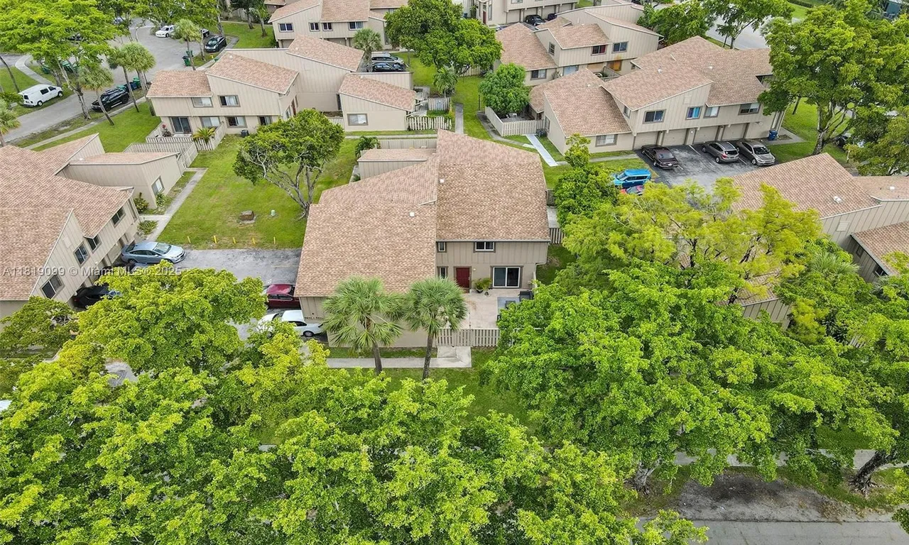 5613 NW 21st St # B, Lauderhill FL 33313