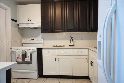 4140 NW 44th Ave # 209, Lauderdale Lakes FL 33319