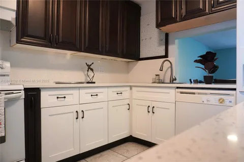 4140 NW 44th Ave # 209, Lauderdale Lakes FL 33319