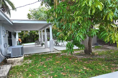 15831 SW 106th Ave, Miami FL 33157