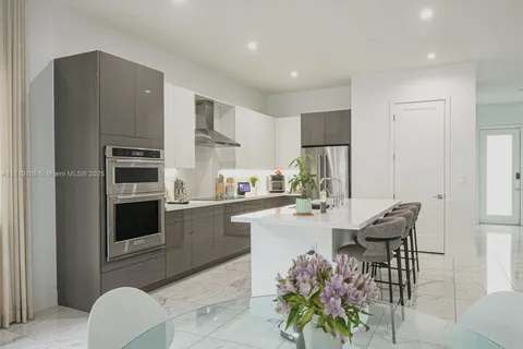 8137 NW 46th Ter, Doral FL 33166