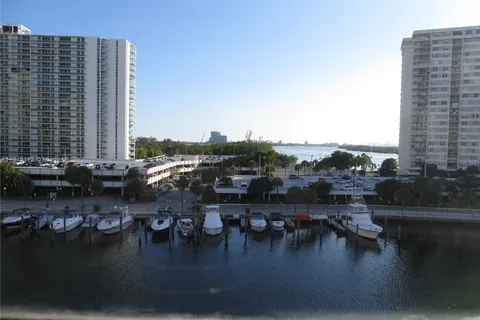 220 Kings Point Dr # 607, Sunny Isles Beach FL 33160