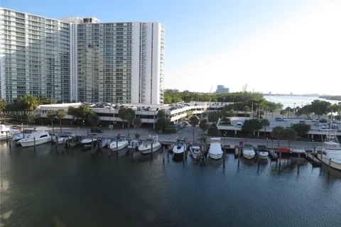 220 Kings Point Dr # 607, Sunny Isles Beach FL 33160