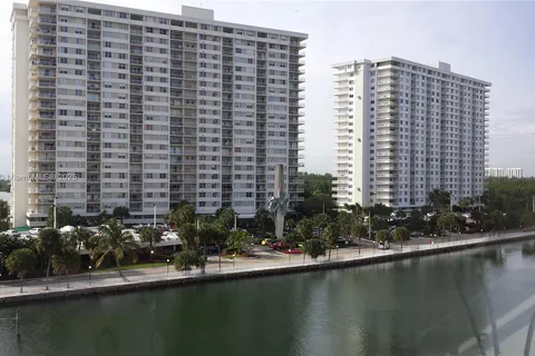 220 Kings Point Dr # 607, Sunny Isles Beach FL 33160