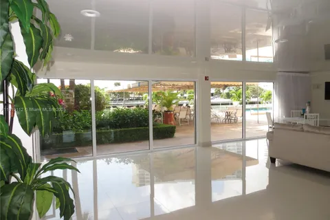 220 Kings Point Dr # 607, Sunny Isles Beach FL 33160