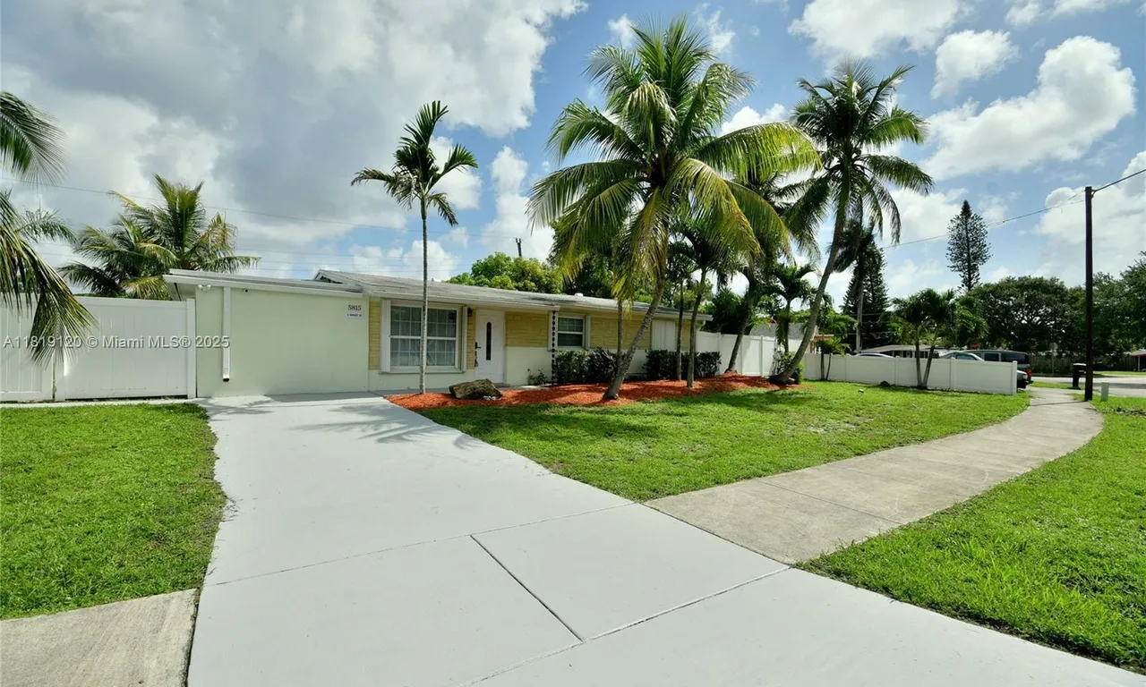 5815 S Farragut Dr, Hollywood FL 33021