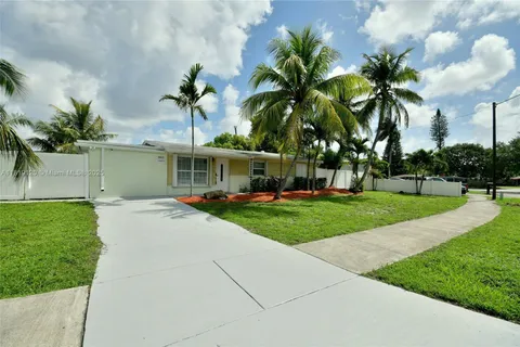 5815 S Farragut Dr, Hollywood FL 33021