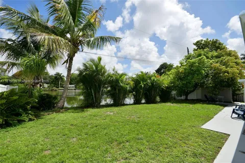 5815 S Farragut Dr, Hollywood FL 33021