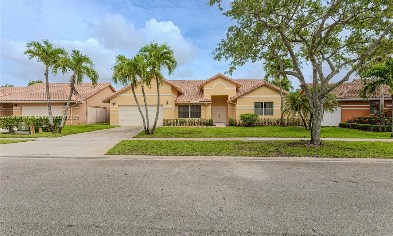 16176 NW 14th Ct, Pembroke Pines FL 33028