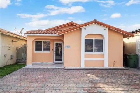 2515 W 65th St, Hialeah FL 33016