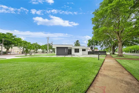 900 N Royal Poinciana Blvd, Miami Springs FL 33166