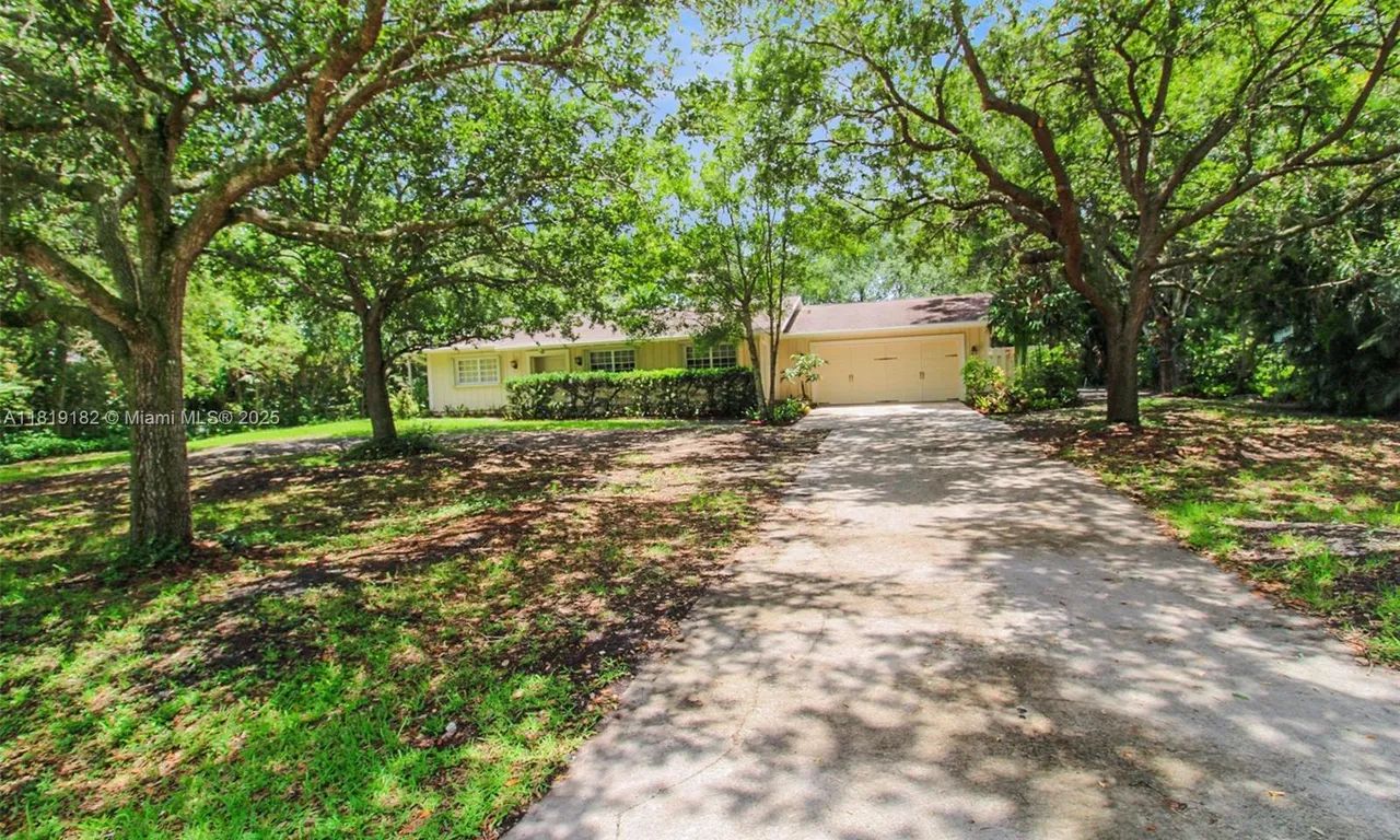 14360 SW 20th St, Davie FL 33325