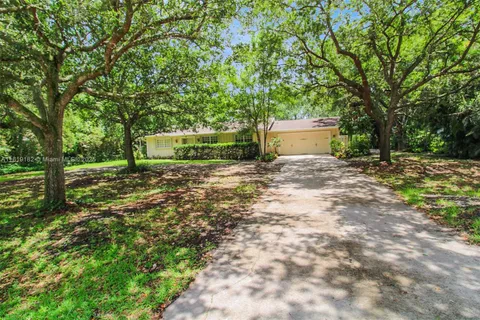 14360 SW 20th St, Davie FL 33325