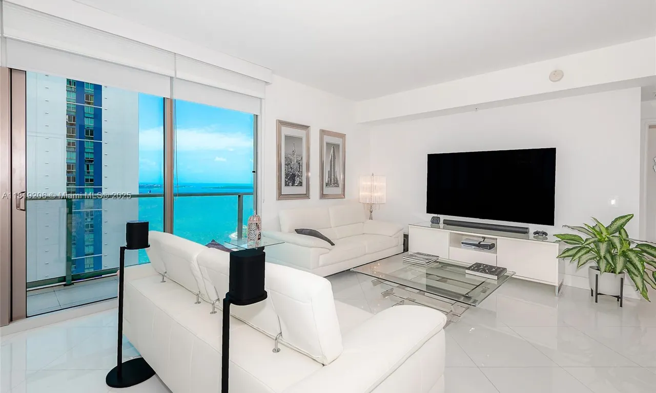 300 S Biscayne Blvd # 2516, Miami FL 33131