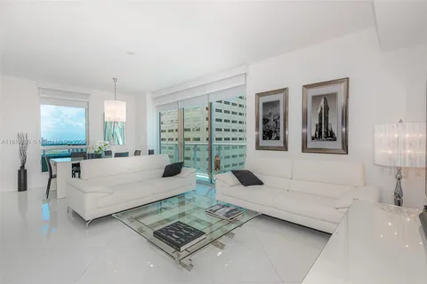 300 S Biscayne Blvd # 2516, Miami FL 33131