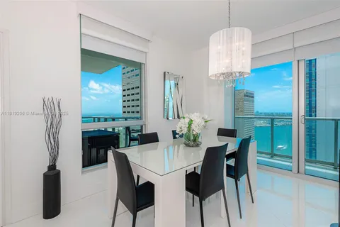 300 S Biscayne Blvd # 2516, Miami FL 33131