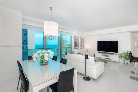300 S Biscayne Blvd # 2516, Miami FL 33131