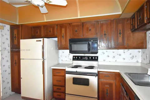3650 Environ Blvd # 103, Lauderhill FL 33319