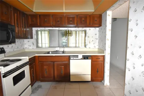 3650 Environ Blvd # 103, Lauderhill FL 33319