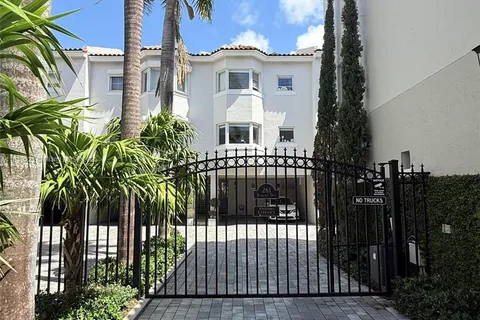 261 Navarre Ave # 8, Coral Gables FL 33134