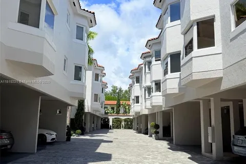 261 Navarre Ave # 8, Coral Gables FL 33134