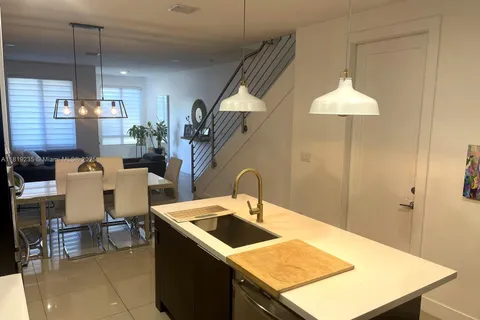 6415 NW 102nd Path # 211, Doral FL 33178