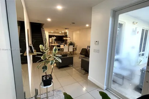 6415 NW 102nd Path # 211, Doral FL 33178