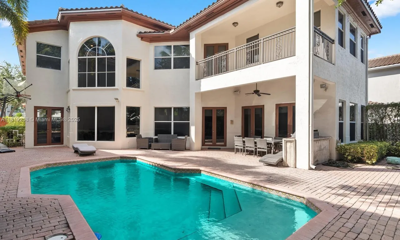 19501 NE 14 CT, North Miami Beach FL 33169