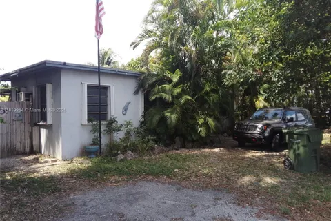622 NE 11th St, Homestead FL 33030