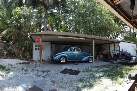 622 NE 11th St, Homestead FL 33030
