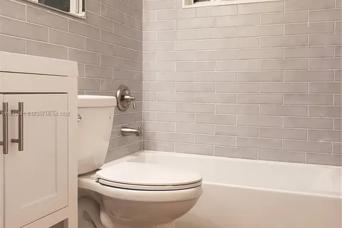 234 sidonia ave # x, Coral Gables FL 33134