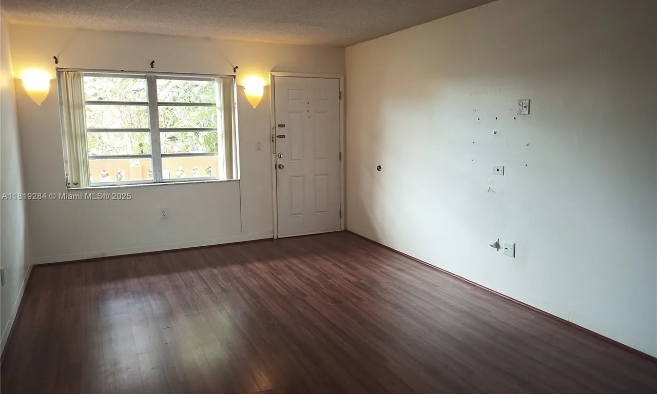 20311 NE 2nd Ave # 23, Miami FL 33179