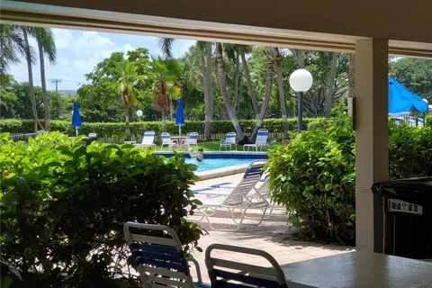2901 S Palm Aire Dr # 109, Pompano Beach FL 33069