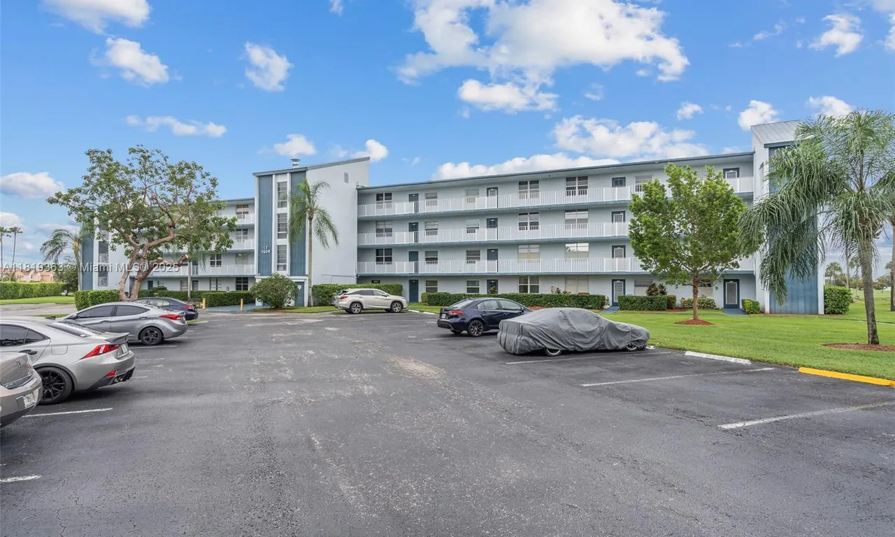7608 NW 18th St # 405, Margate FL 33063