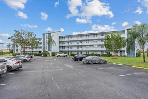 7608 NW 18th St # 405, Margate FL 33063