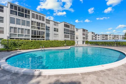 7608 NW 18th St # 405, Margate FL 33063