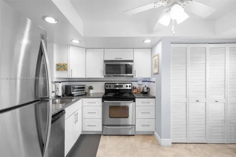 7608 NW 18th St # 405, Margate FL 33063