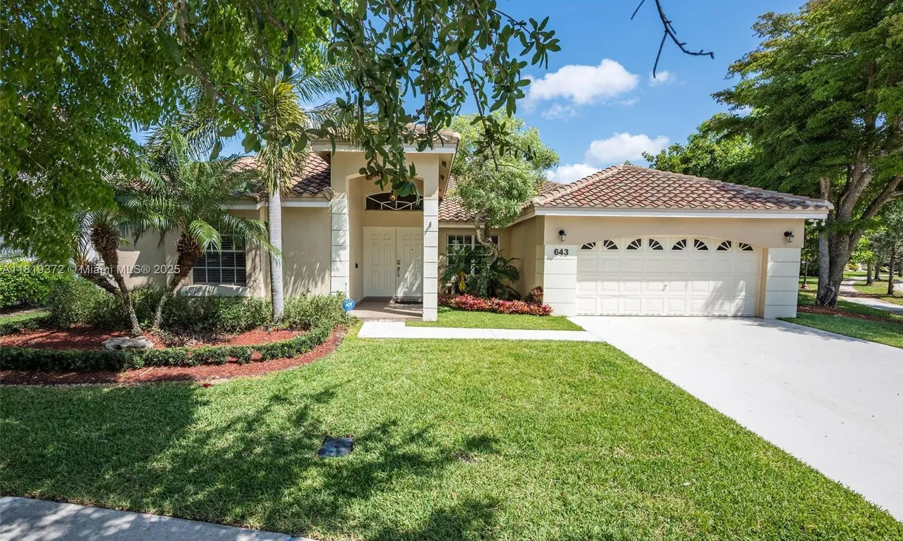 643 Lake Blvd, Weston FL 33326