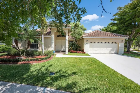 643 Lake Blvd, Weston FL 33326