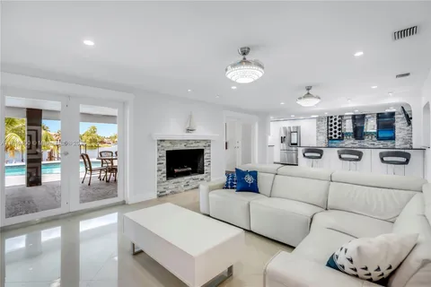 8500 NW 174th St, Hialeah FL 33015