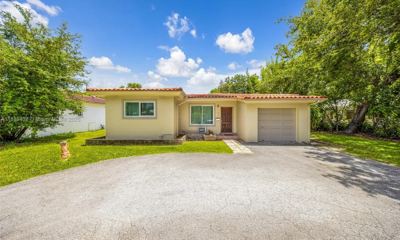 810 NE 119th St, Biscayne Park FL 33161