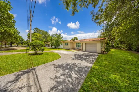810 NE 119th St, Biscayne Park FL 33161