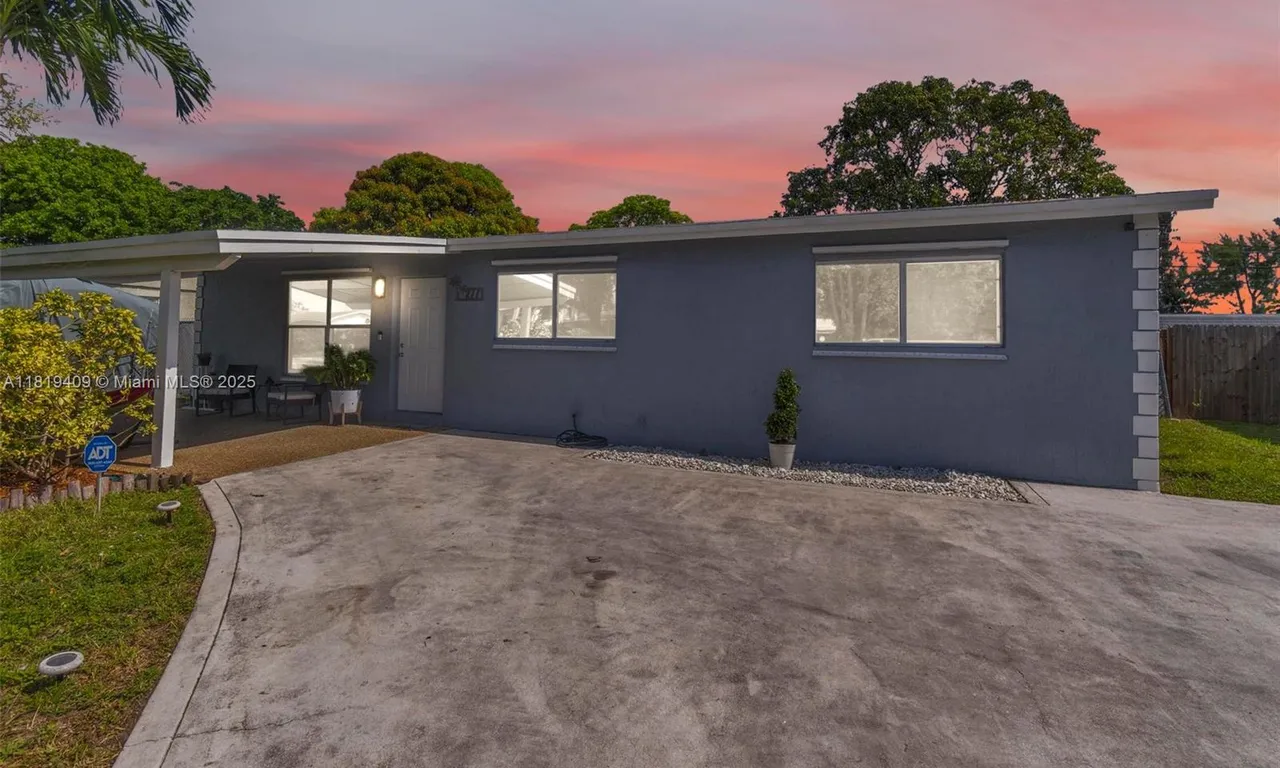 2771 NW 25th St, Fort Lauderdale FL 33311
