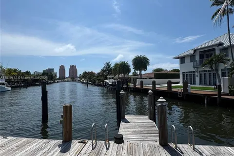 2404 NE 28th Ave, Fort Lauderdale FL 33305