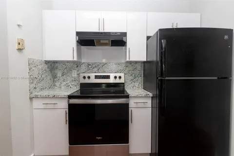 18308 NW 68th Ave # L, Hialeah FL 33015