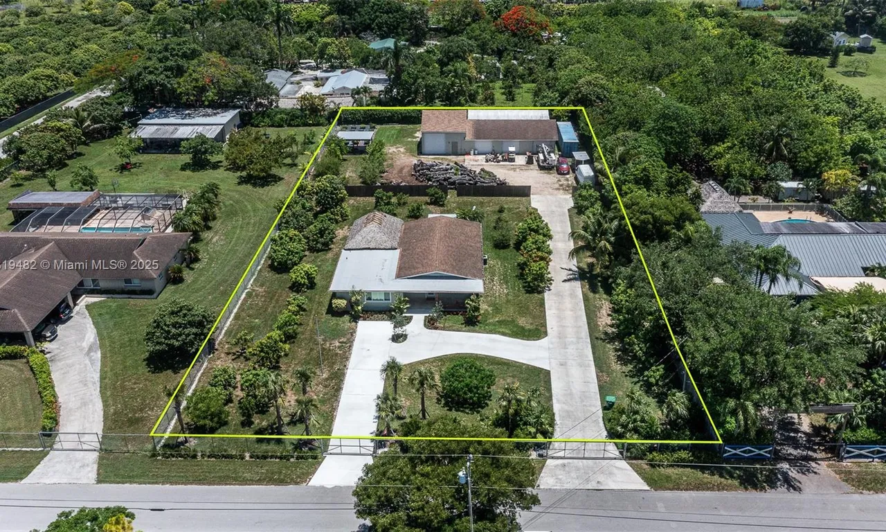 15430 SW 260th St, Homestead FL 33032